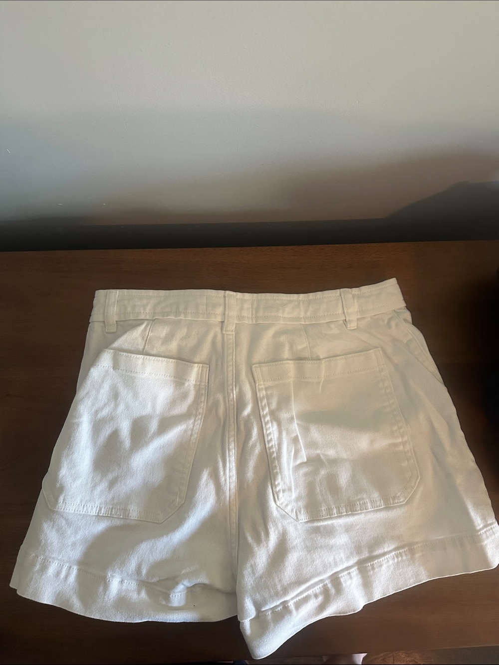 Everlane White High-Rise Women's Shorts with Pockets - Picture 3 of 4